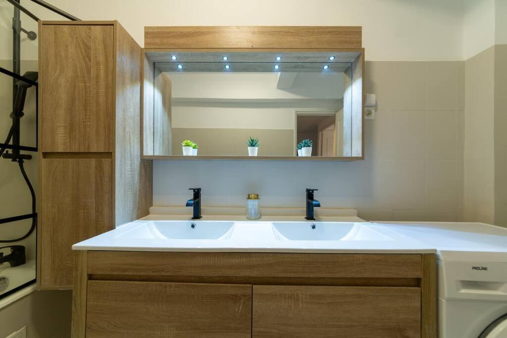 Elegant T3 Le Petit Palais Avignon Apartment ภายนอก รูปภาพ